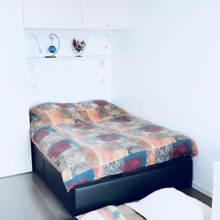 Apartment Luxury New Modern Apptmt In Center Of Paris