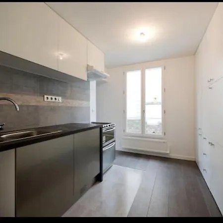 Luxury New Modern Apptmt In Center Of Apartment